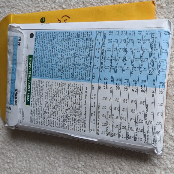 4 sewing patterns - Picture 5 of 9